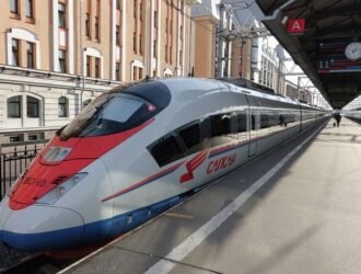 How to Travel between Moscow And Saint Petersburg